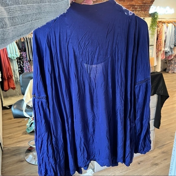 Vera Bradley Patterned V Neck Blouse - Picture 3 of 5